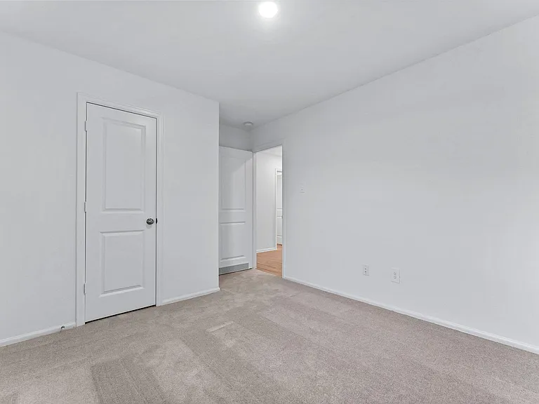 318 Harbor Bend Ct — Photo 14