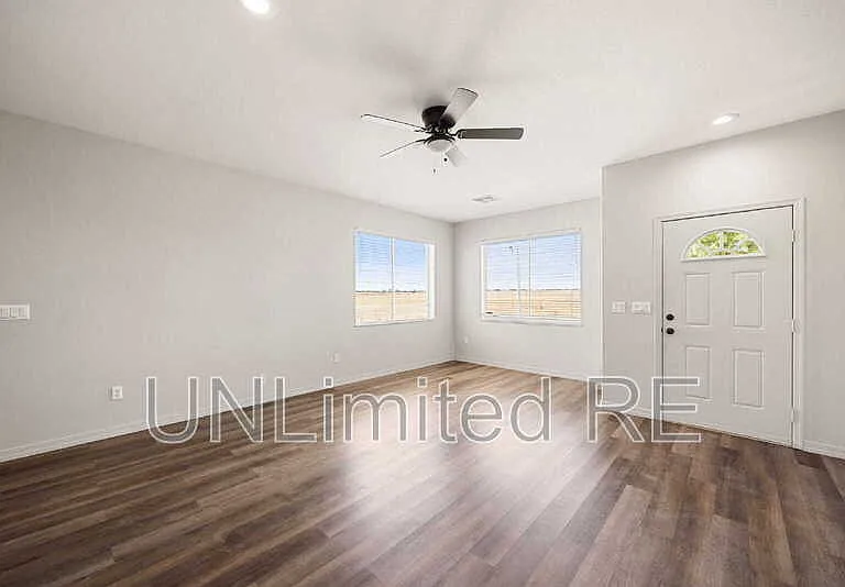 6001 N Tower Ln #A — Photo 4