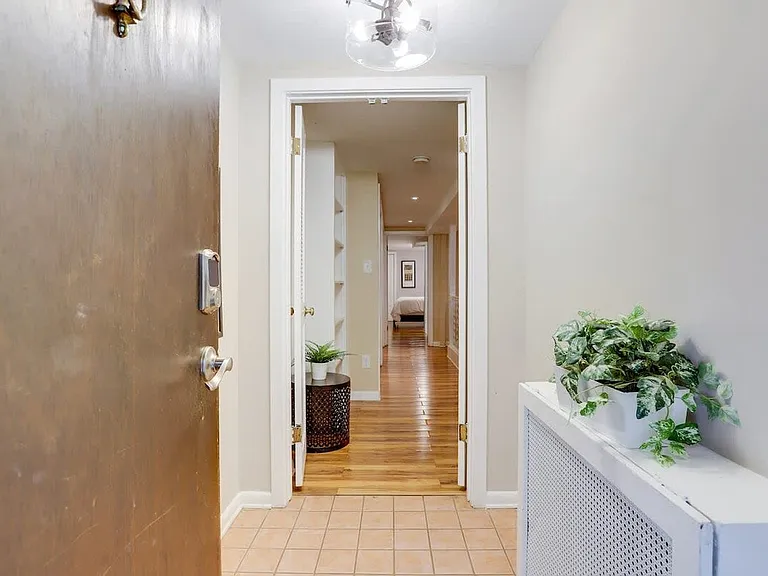 113 C St SE #1 — Photo 31
