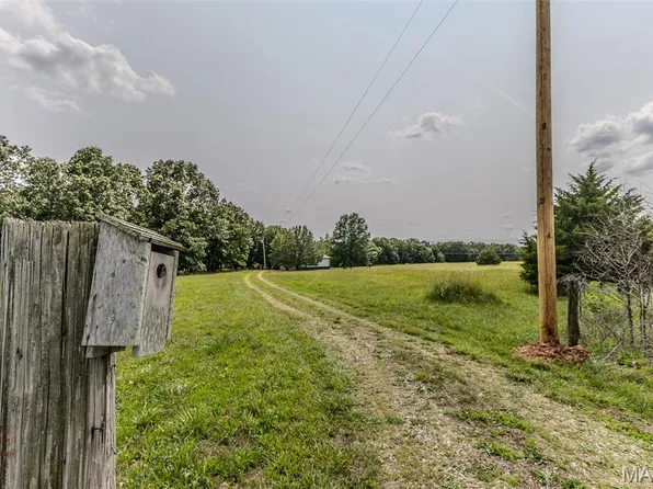 149 Birdhouse Ln, Roach, MO 65787