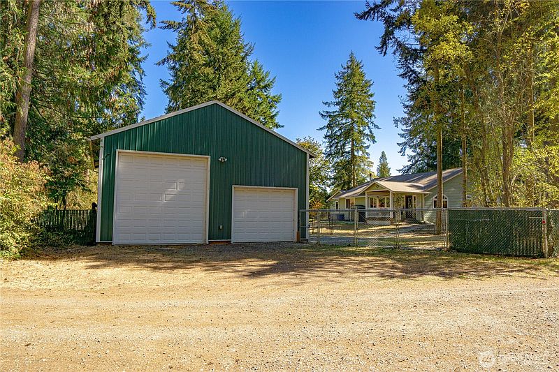 3rd image of 440 W Silberhorn Road