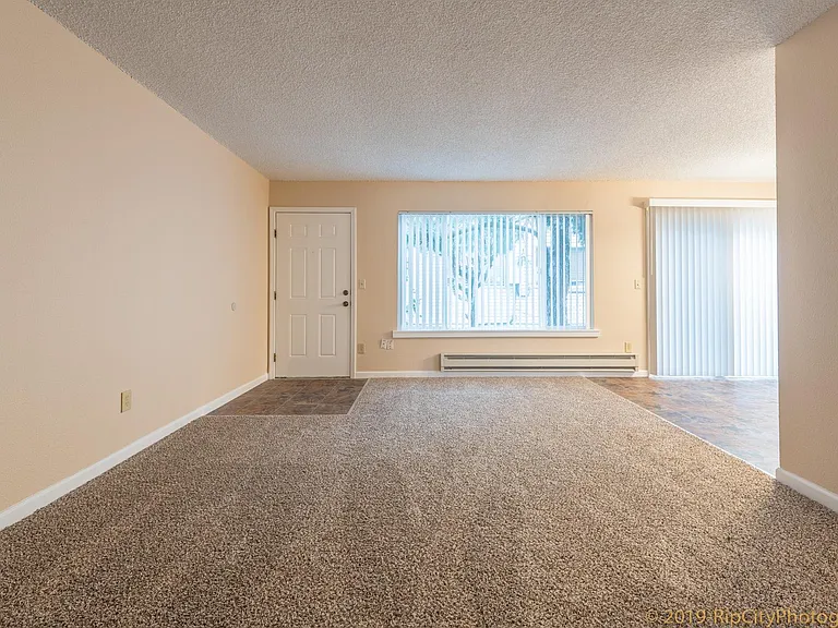 9512-9524 N Oswego Ave — Photo 7