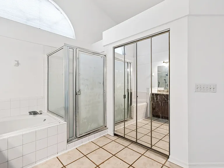 2324 NW 40th Pl — Photo 31