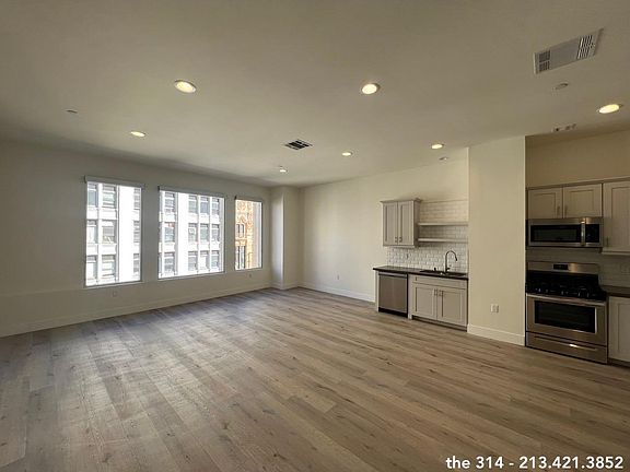 4th image of 601 S Broadway St #607