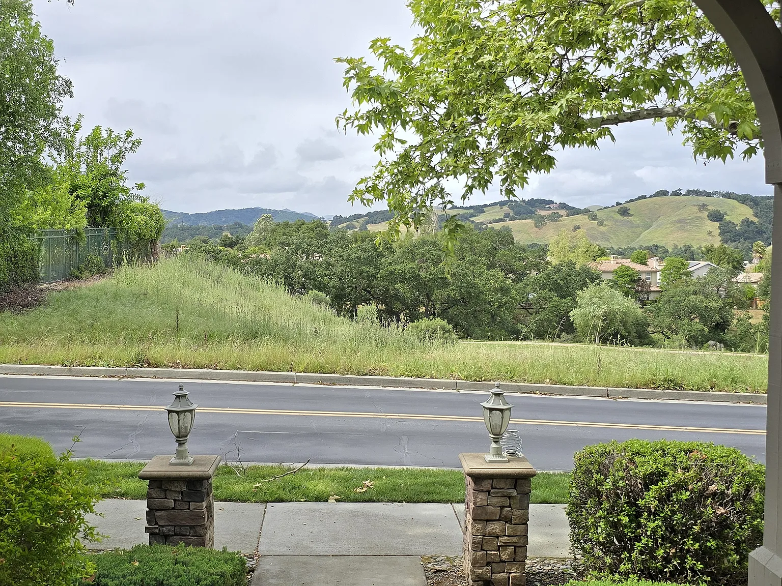 6 bed, 5.5 bath, 4500 sqft, $1,500 — Photo 2