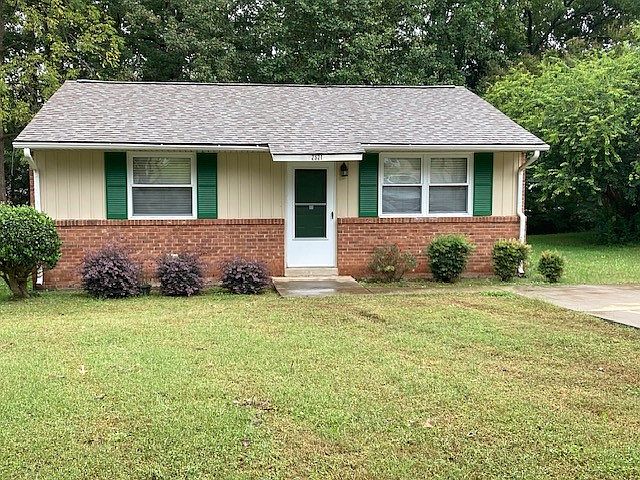 1st image of 2521 Ponderosa Dr