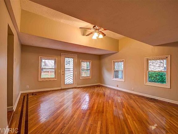 5th image of 11033 Gourdneck Lake Dr