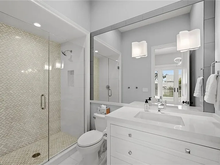 215 3rd Ave N — Photo 30