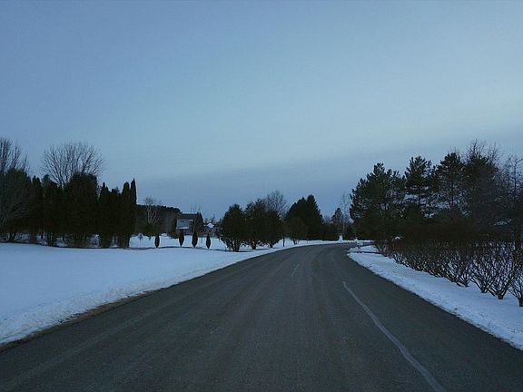 4th image of 4 Apple Valley Ln