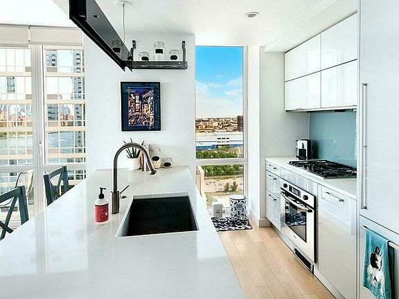 5th image of 22 N 6th St APT 26D