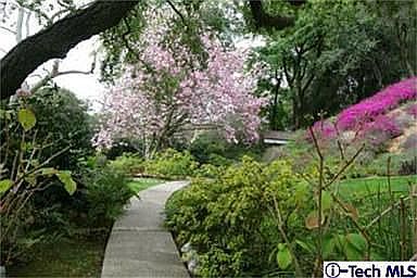 1st image of 33 Woodlyn Ln