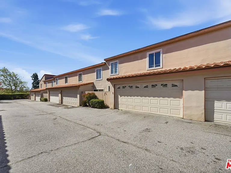 3442 Del Amo Blvd — Photo 26