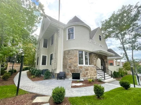 24 Selkirk Rd #24-4, Brighton, MA 02135