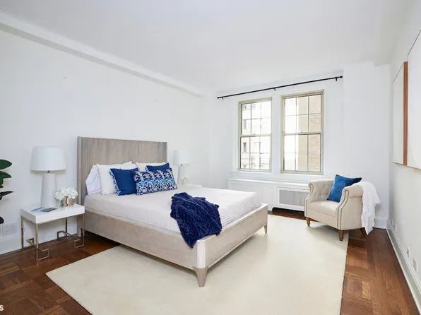 3 East 77th Street 8B image 2 of 7