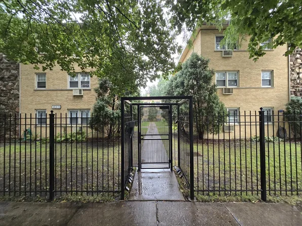 1819 W Touhy Ave APT 4, Chicago, IL 60626