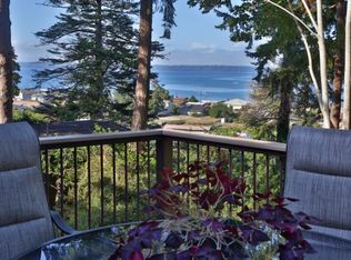 8365 Sandy Hook Dr, Clinton, WA 98236