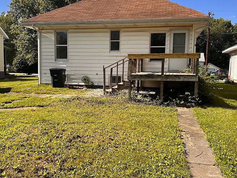 307 E Elm St — Photo 13