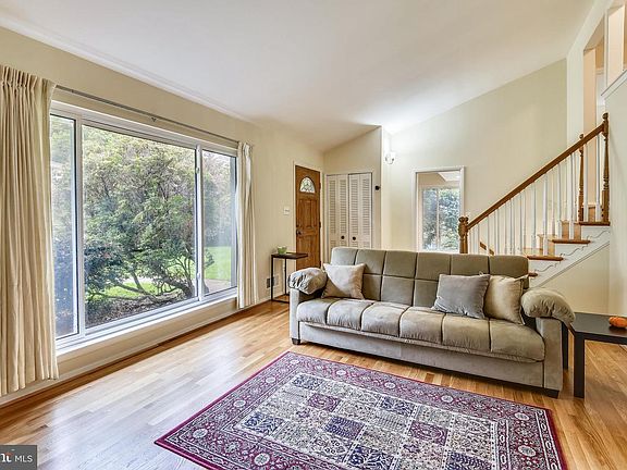 3rd image of 10317 Forest Ave