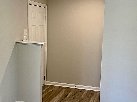 4th image of 306 Ashwood Ct