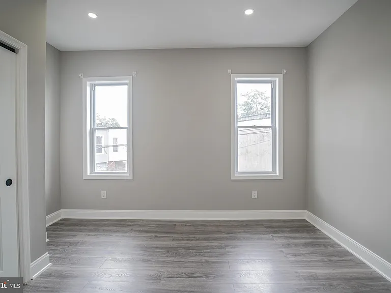 1535 W Seltzer St — Photo 30