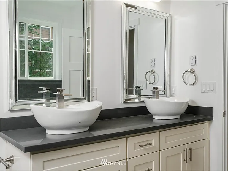 116 S 42nd St — Photo 13