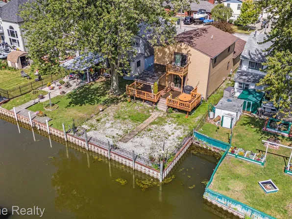 37881 Sunnybrook St, Harrison Township, MI 48045