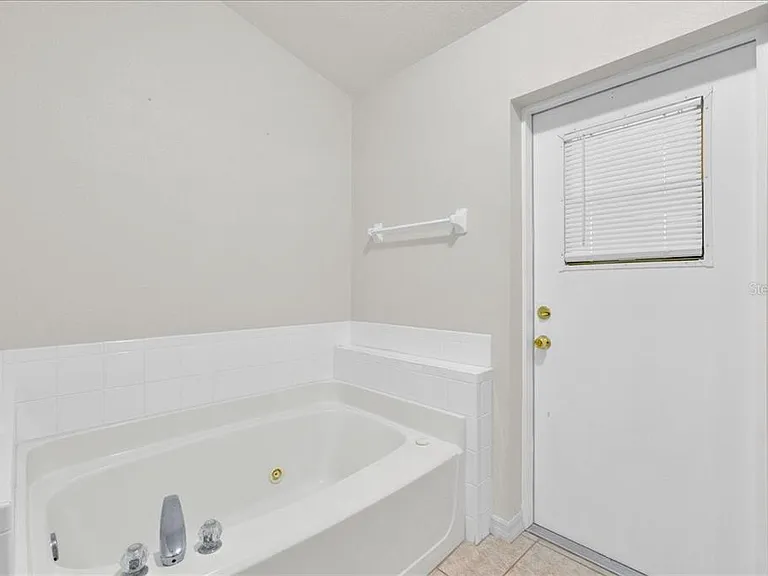 112 Azalea Dr — Photo 9