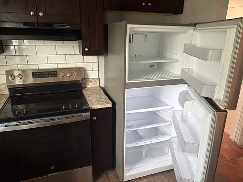 New GE stove and Bosch Dishwasher - 12995 Automobile Blvd #850