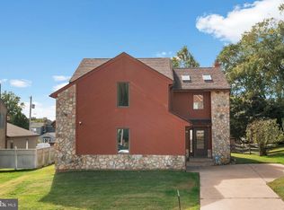 8912 Springview Rd, Philadelphia, PA 19115