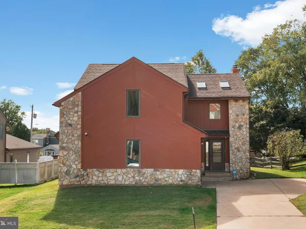8912 Springview Rd, Philadelphia, PA 19115