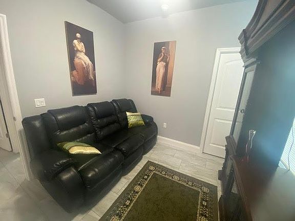 2nd image of 8 Llosee Ct #B
