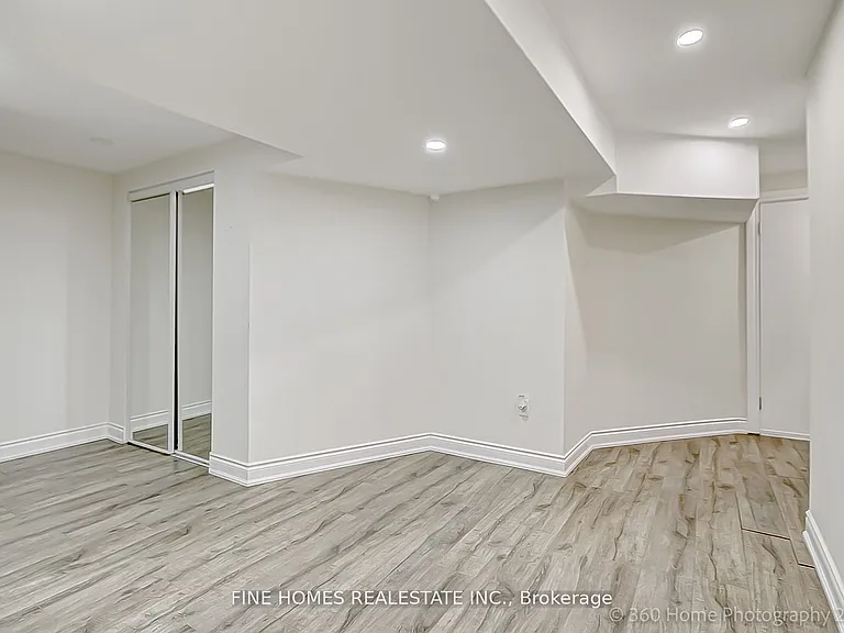 132 Purcell Cres #LOWER — Photo 7