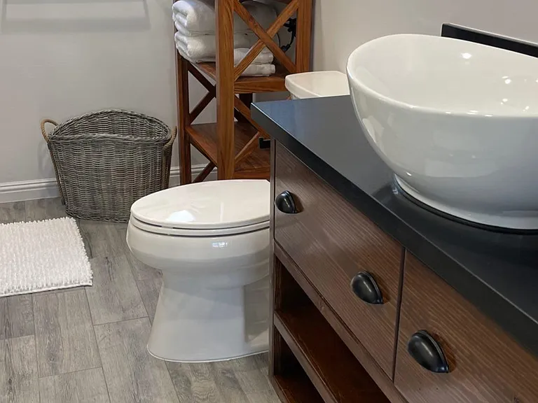 5720 Burchard Ave — Photo 5