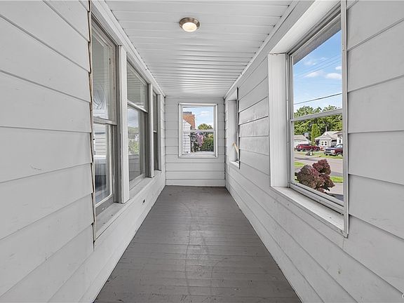 5th image of 122 Kenneth Ave