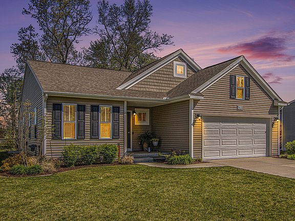 2nd image of 59436 Silvergrass Dr