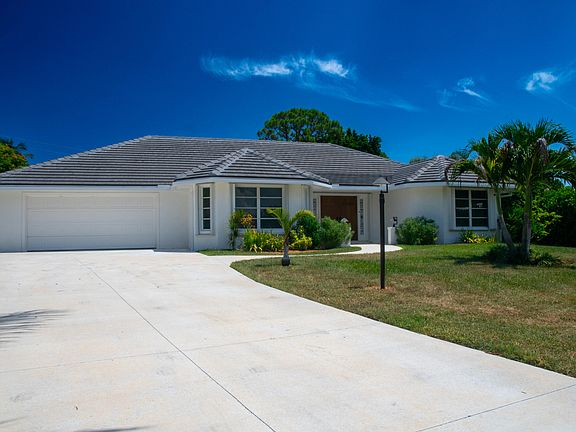 2nd image of 4185 SE FAIRWAY Court