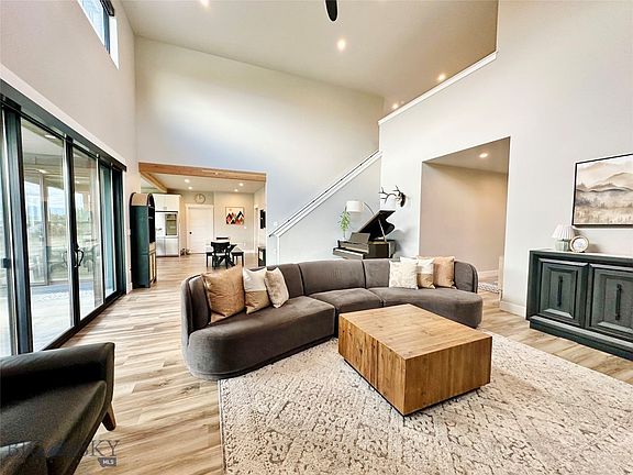 5th image of 42 Hilgard Peak Ct