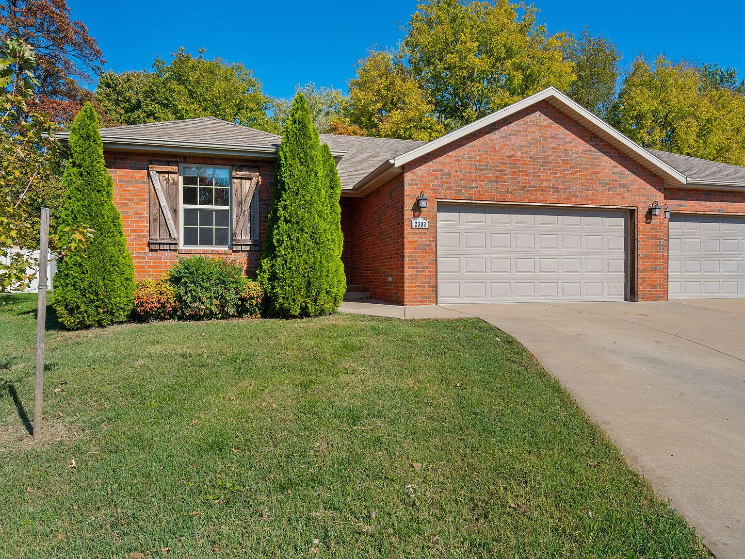 3 bed, 2.0 bath, 1800 sqft, $1,995 — Photo 3