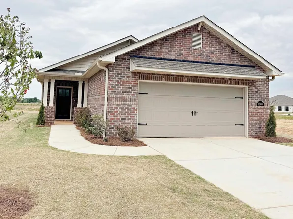 1040 Maplehurst St, Decatur, AL 35603