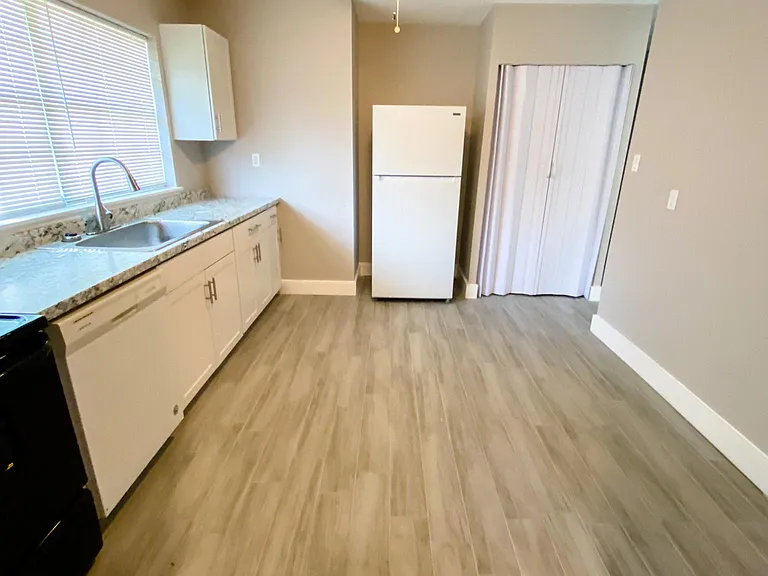 1016 Carroll St — Photo 5