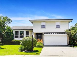1823 E Camp McDonald Rd, Mount Prospect, IL 60056