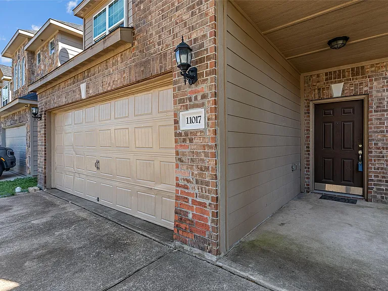 11017 Panther Ct — Photo 4
