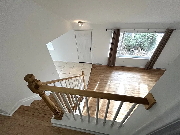 118 W Lawrence Ave — Photo 6