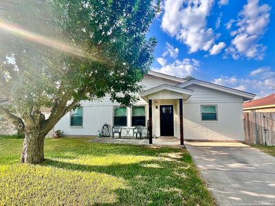 448 Melody, Uvalde, TX, 78801