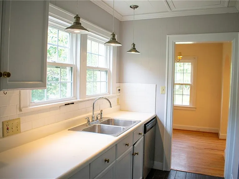 107 Grand Blvd — Photo 3
