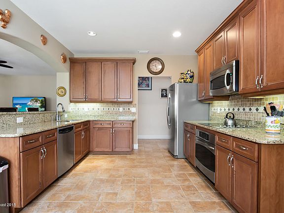 5th image of 1806 Croghan Dr