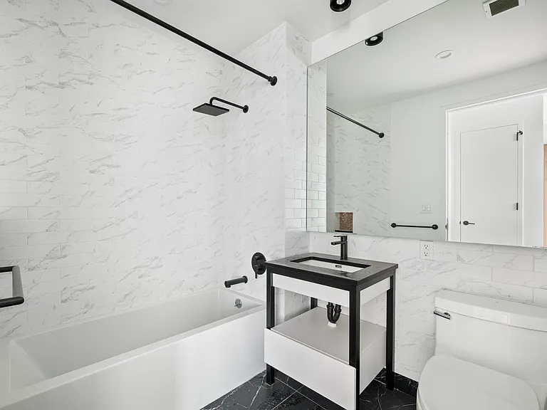 224 W 124th St #1700 — Photo 11