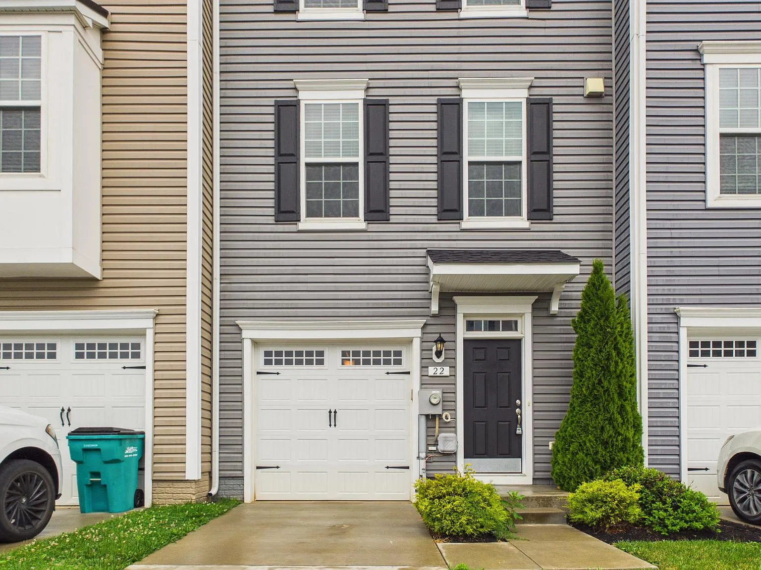 3 bed, 2.5 bath, 2300 sqft, $2,750 — Photo 2