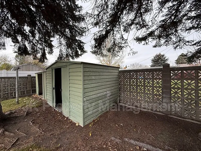 1726 Alder Dr — Photo 50