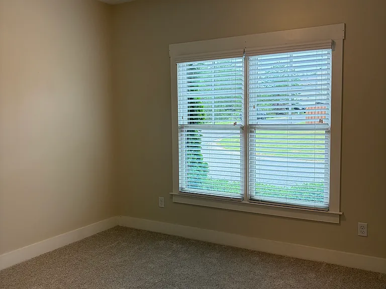 1045 Crawford Ct — Photo 8